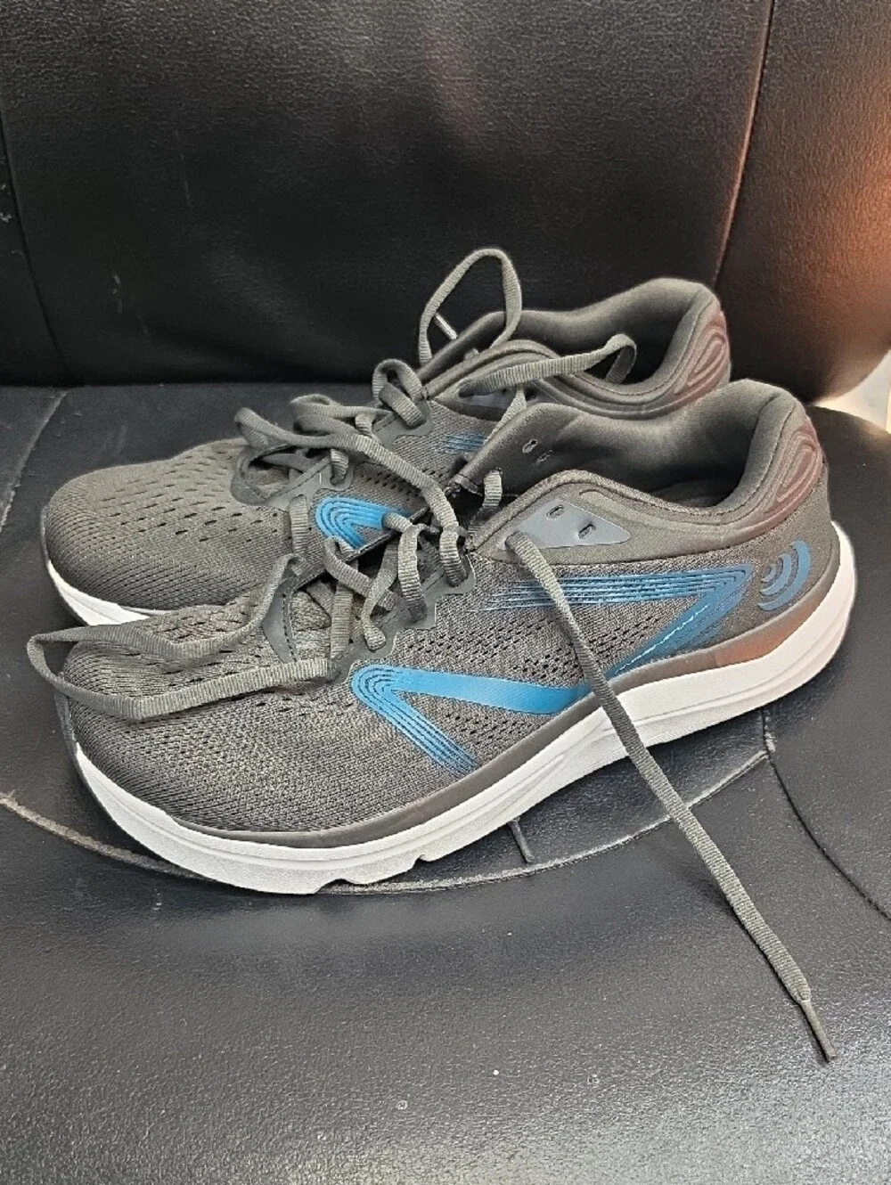 Men's Grey Athletic Running Shoes with Blue Accents